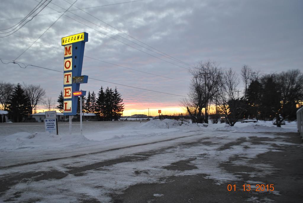 Neepawa Motel Esterno foto